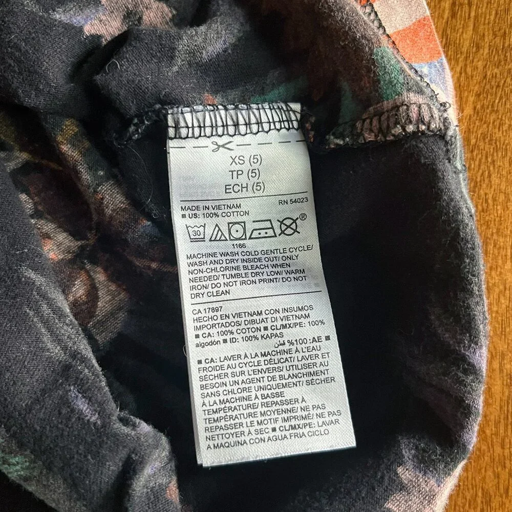Old Navy tropical tee XS 5